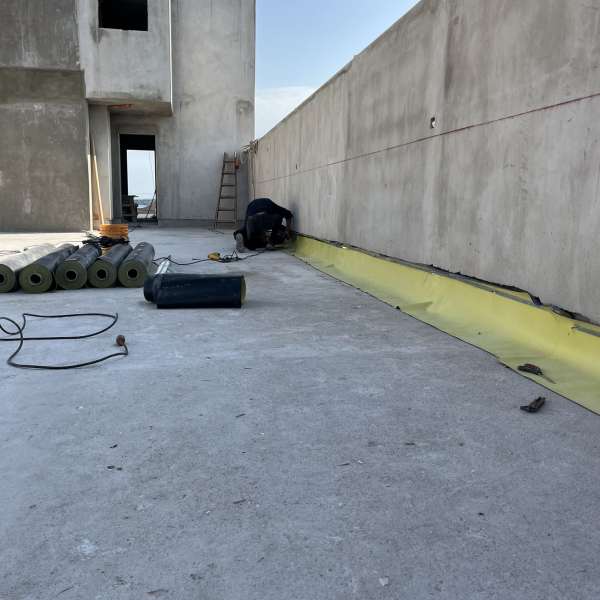 Impermeabilización de terraza y colocación de capas drenantes para cubierta verde. Posadas, Misiones