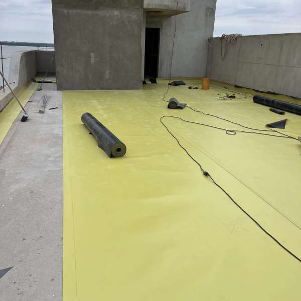 Impermeabilización de terraza y colocación de capas drenantes para cubierta verde. Posadas, Misiones