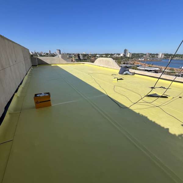 Impermeabilización de terraza y colocación de capas drenantes para cubierta verde. Posadas, Misiones