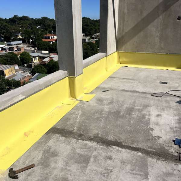 Impermeabilización de terraza y colocación de capas drenantes para cubierta verde. Posadas, Misiones