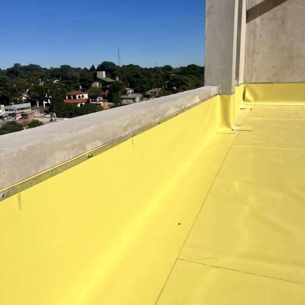 Impermeabilización de terraza y colocación de capas drenantes para cubierta verde. Posadas, Misiones